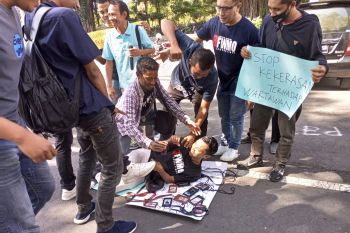 Jurnalis di Karawang dianiaya, puluhan wartawan di Lotim gelar aksi solidaritas