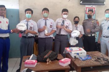 Honda Ajarkan Ilmu Safety Riding di SMA Karuna Dipa Kota Palu TEMA " Generasi #Cari_aman "