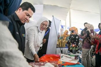 Erick Thohir tinjau pasar murah dan bazar UMKM BUMN di Purwakarta