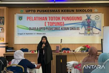 Puskesmas Kebun Sikolos Padang Panjang gelar pelatihan Totok Punggung