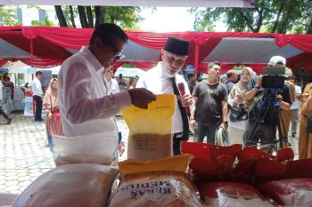 Bulog Sumbar jaga stabilitas harga pangan dengan operasi pasar