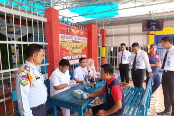 Antisipasi peredaran narkoba, petugas dan warga binaan Lapas Talu jalani tes urine