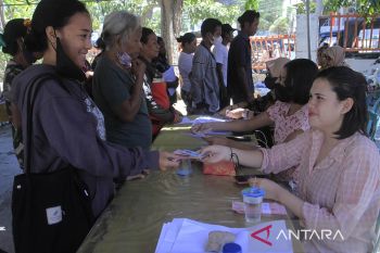 Kantor Pos Kupang salurkan BLT BBM sampai ke daerah terpencil