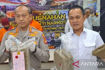 Polisi tangkap dua pengedar narkoba jaringan Maluku di Palembang