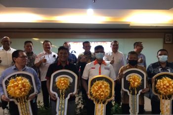 Pemprov Kepri serahkan bantuan 30 kendaraan untuk sejumlah organisasi di Batam