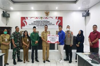 Wabup Barito Utara  serahkan bantuan keuangan partai politik