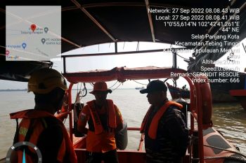 ABK jatuh ke sungai saat akan diperiksa Bea Cukai Selat Panjang