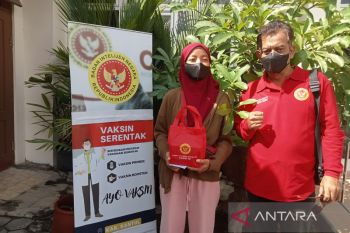 Binda DIY bagikan paket vitamin pada percepatan vaksinasi penguat