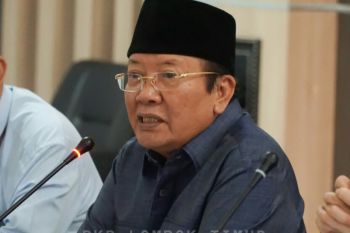 Pemkab Lombok Timur memberikan bantuan modal majukan UMKM