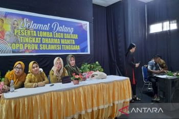 Peserta lomba menyanyi lagu daerah Dharma Wanita Sultra capai 100 orang