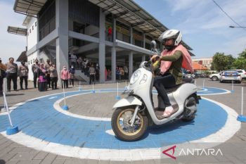 Polrestabes Surabaya kerahkan "Cak Bhabin" untuk supervisi pemohon SIM