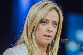 Giorgia Meloni membuat 'kanan jauh' di Eropa