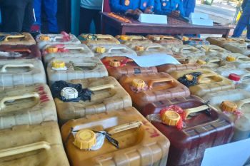 Polairud  sita 1.780 liter BBM ilegal di Labuan Bajo