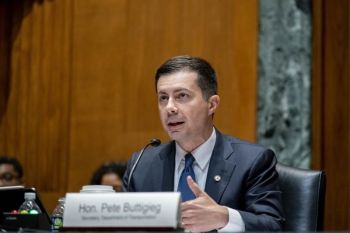 Amerika Serikat setujui rencana terkait stasiun pengisian daya kendaraan listrik sejauh 120.000km