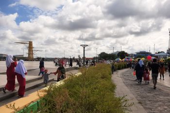 Satpol PP Kepri bina pedagang di Taman Gurindam 12