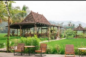 Catatan Ilham Bintang -Bersantap Kuliner Ndeso di Resto Kopi Klotok Menoreh