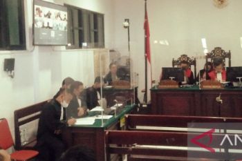 Mantan Wali Kota Ambon didakwa terima suap Rp11,259 miliar dari rekanan dan kepala dinas