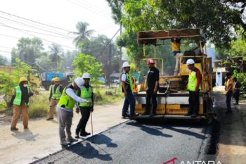 Rekonstruksi ruas Pekkae-Takkalalla Barru masuki tahap "trial mix"