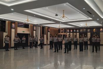Belasan anggota Polri naik pangkat setingkat lebih tinggi