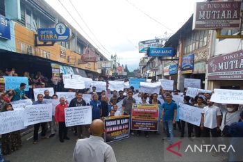Ratusan pedagang Jalan Minangkabau unjuk rasa, 200 petugas pengamanan diturunkan (Video)