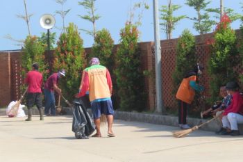 Pemkot Pekalongan gelar bakti sosial pungut sampah