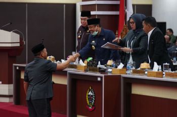 Gubernur dan DPRD Sulsel teken persetujuan Perda APBD Perubahan TA 2022