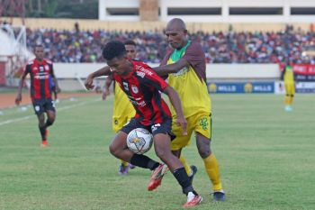 Persipura ke puncak klasemen Timur setelah imbangi Persewar 0-0