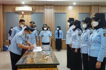 Kakanwil Kemenkumham Sumsel lantik empat pejabat fungsional