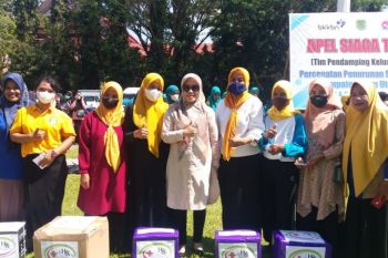 Lima kelompok Perempuan Kepala Keluarga di Luwu Utara menerima bantuan pemerintah