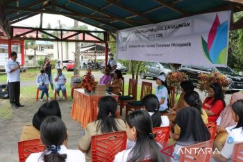 PLN Suluttenggo bantu sarana hidroponik  SMK Pertanian