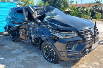 Sekda NTT Domu Walandory meninggal dunia akibat kecelakaan mobil yang dikendarai melaju dengan kecepatan tinggi