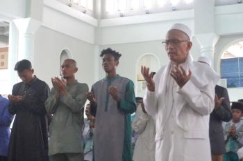 Pemain Persebaya shalat gaib mendoakan korban jiwa tragedi Kanjuruhan