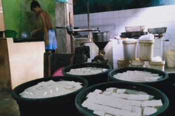 Perajin tahu di Kulon Progo perkecil ukuran siasati harga kedelai