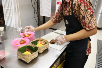 Kuliner ayam meriahkan Hari Batik