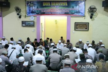 Polres Pasbar gelar doa bersama bentuk keprihatinan tragedi Kanjuruhan