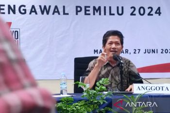 Bawaslu Sulsel mengawasi pergerakan parpol yang gelar pertemuan