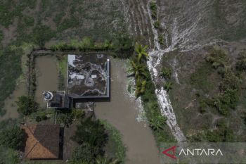Lahan pertanian rusak diterjang banjir bandang di Tasikmalaya