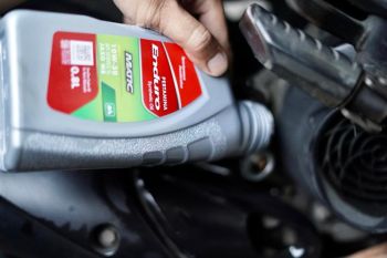 Cara bedakan oli palsu dengan yang asli