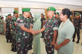 327 personel TNI AD di lingkungan Korem 172/PWY naik pangkat