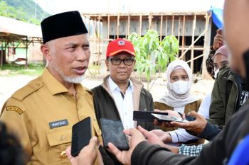 Gubernur Ajak Peladang Lubuk Minturun Tanam Kaliandra