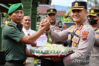 Kapolres Solok Selatan datangi Koramil Sangir bawa kejutan