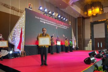 Kendari Raih Penghargaan Anugrah Pengisian JPT 2021dari KASN