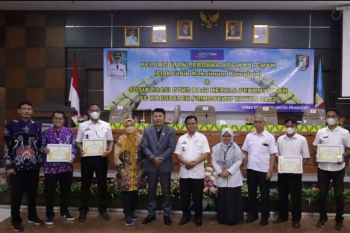 Peluncuran perdana aplikasi Emak dan sosialisasi DTKS bagi kepala pekon/lurah