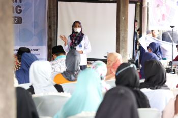 BKKBN Sulsel bersama anggota Komisi IX DPR RI kampanye makan telur cegah stunting