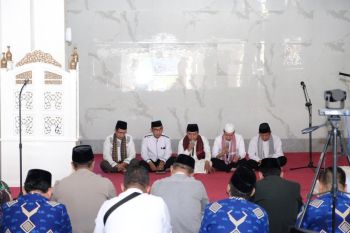 ASN dan warga Gowa mendoakan korban Kanjuruhan Malang