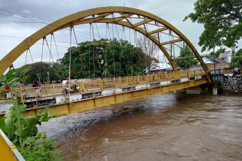 BPBD Mataram mengingatkan warga di pinggir sungai waspada banjir