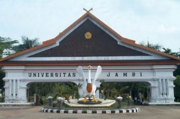 Lecturer creates silica gel to protect traditional gold miners