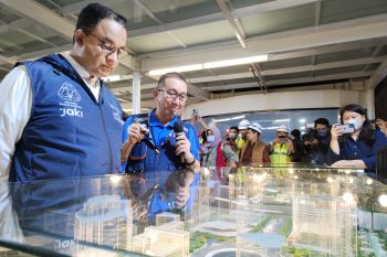 Anies inspeksi pembangunan Halte Transjakarta Bundaran HI
