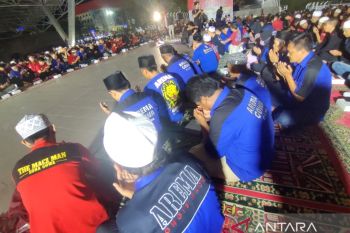 Suporter di Makassar doa bersama tragedi Kanjuruhan