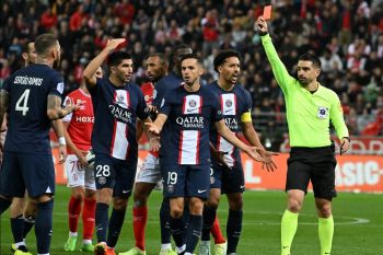 Sepuluh pemain PSG selamatkan satu poin